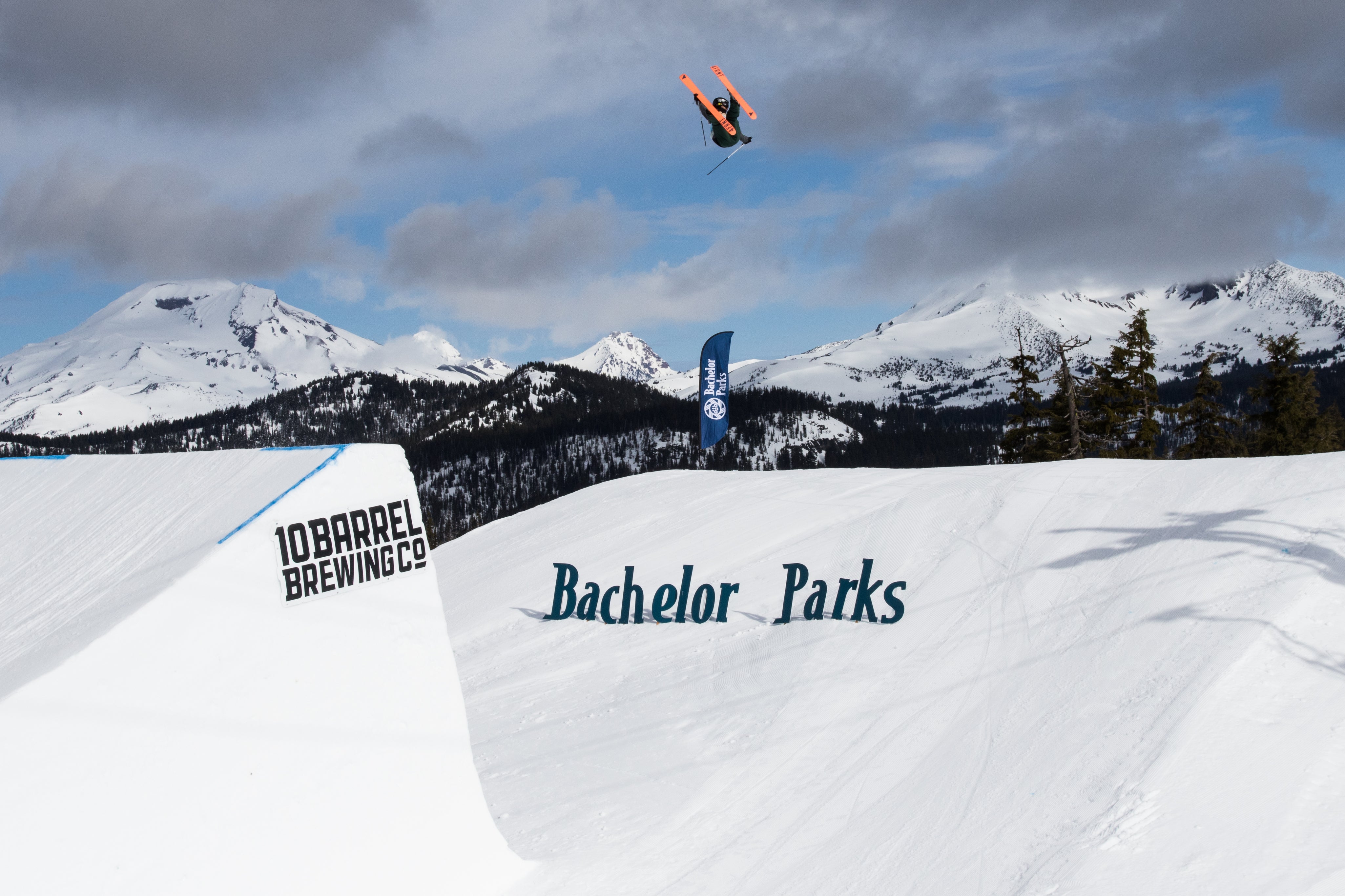 Skiing competition at Bachelor Parks