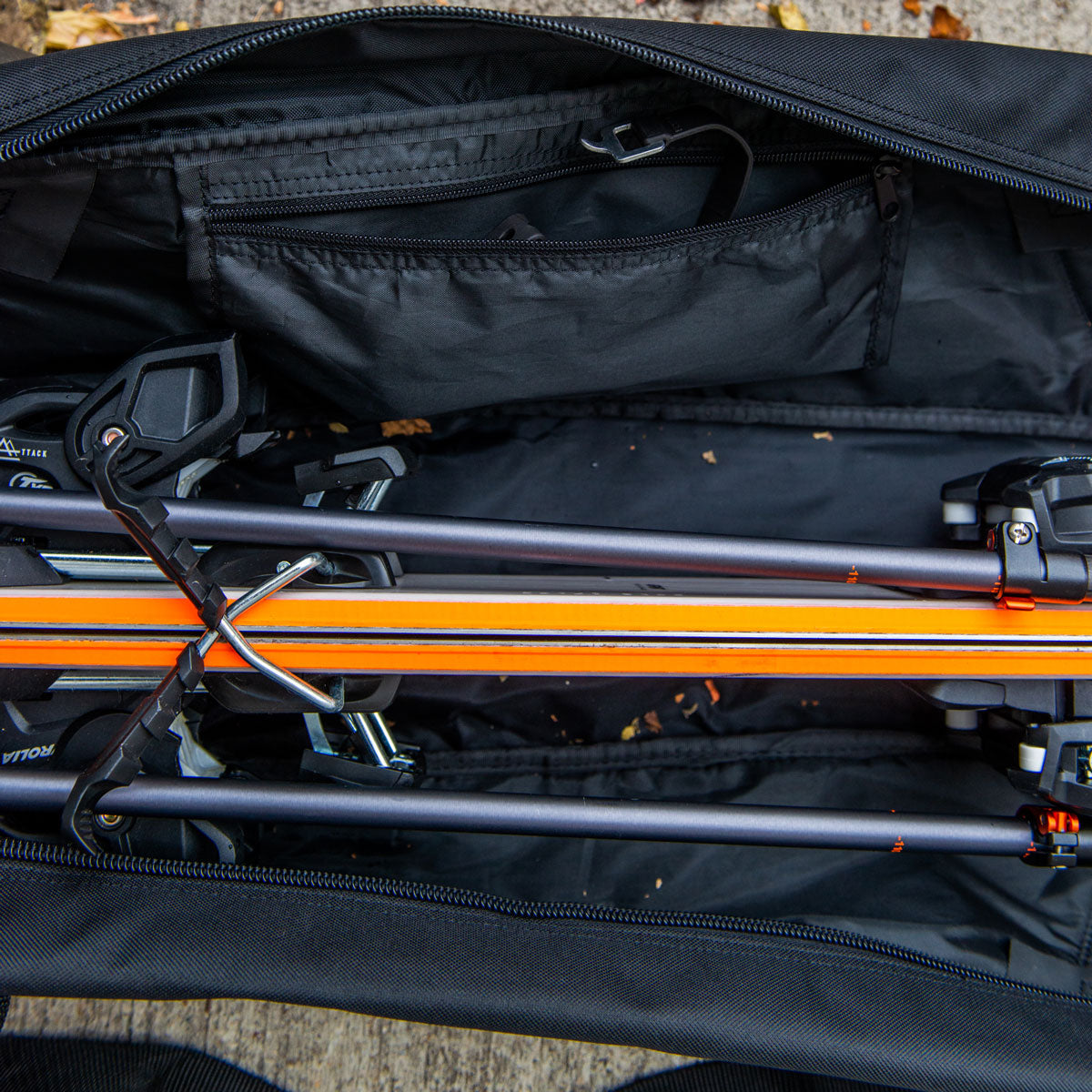 4FRNT Ski Bag unzipped with skis inside