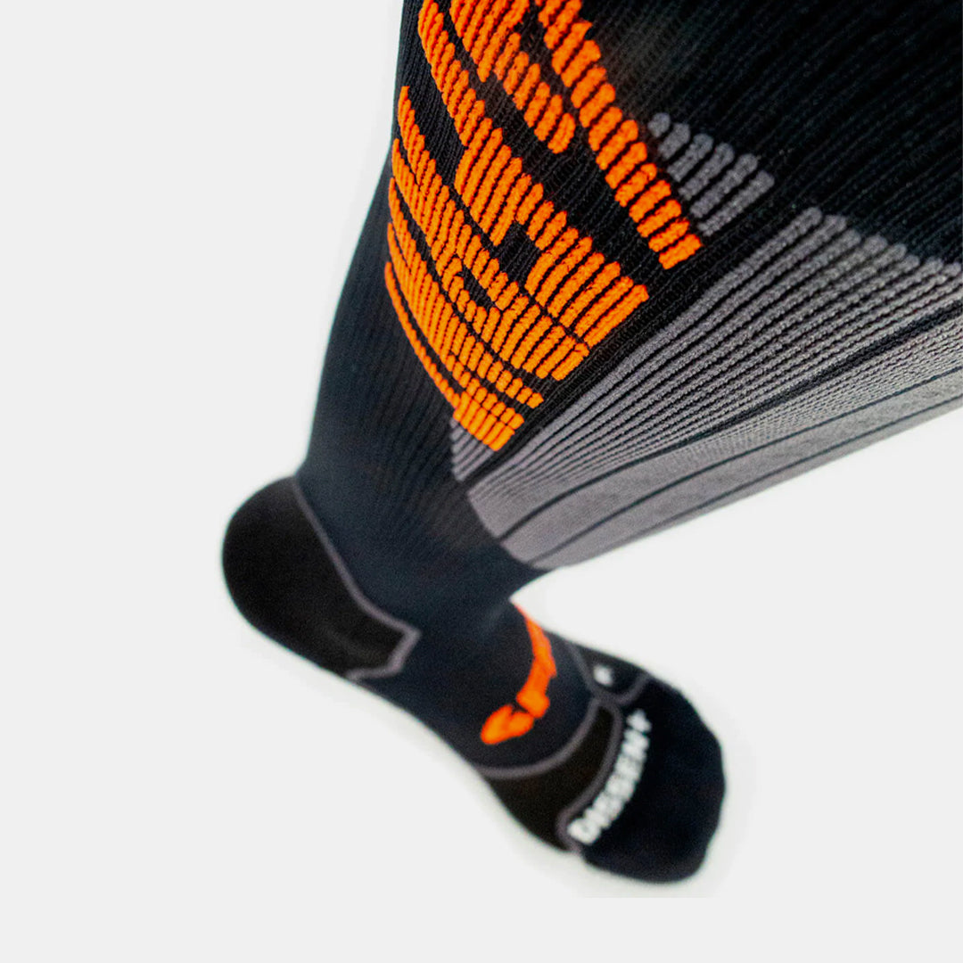 DISSENT Labs GFX Hybrid Sock from 4frnt skis close up of calf